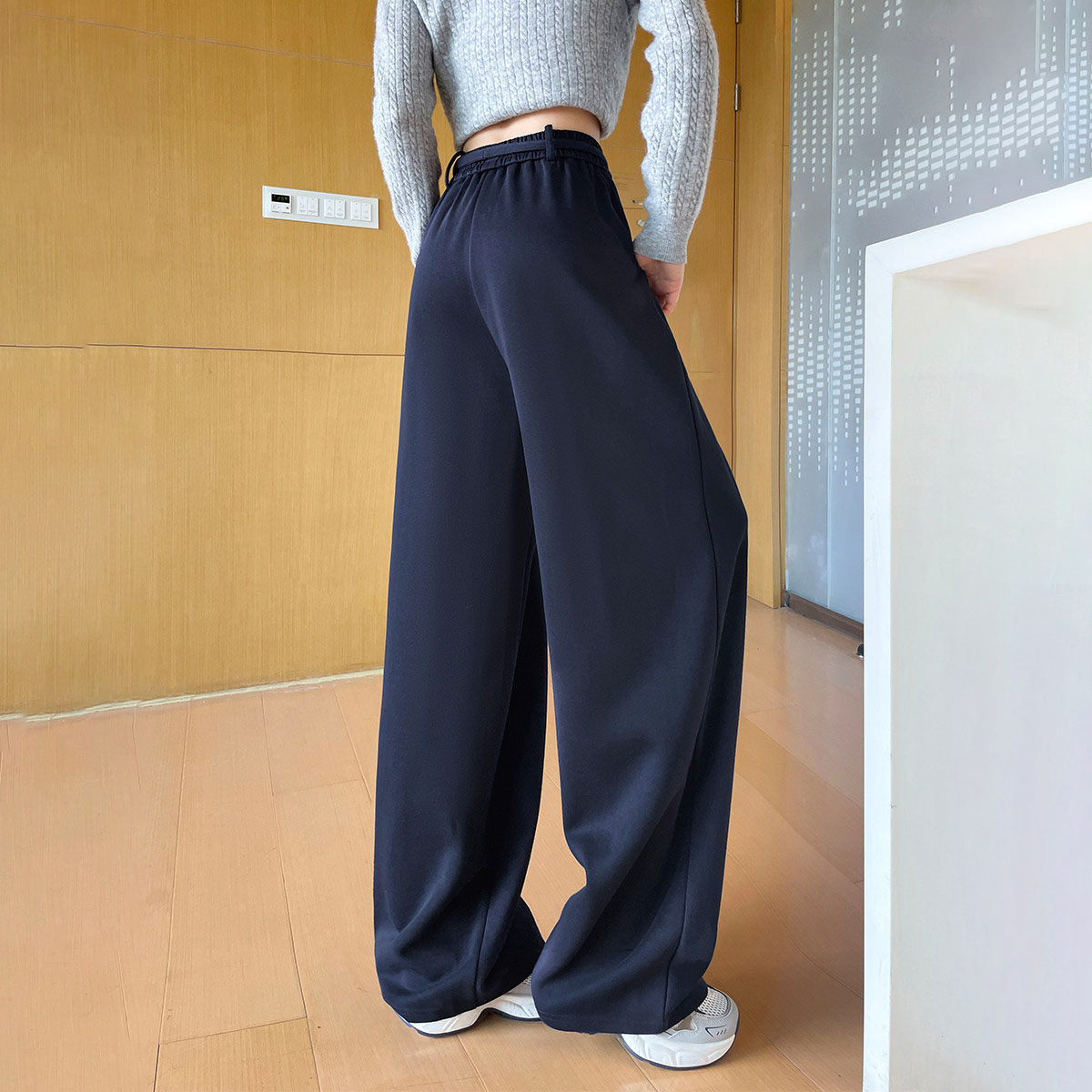 班尼路时尚休闲弯刀运动裤女秋冬款高腰垂感宽松显瘦香蕉阔腿裤J,淘宝优惠券,粉丝福利购,淘宝优惠卷