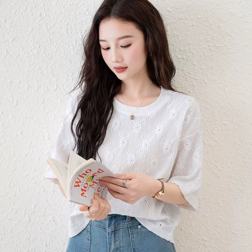 Летняя короткая дизайнерская базовая приятная телу футболка с коротким рукавом для отдыха, тренд сезона