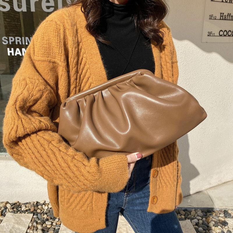 网红明星同款褶皱手拿包2021新款云朵包时尚大容量手抓包斜挎手包,淘宝优惠券,粉丝福利购,淘宝优惠卷