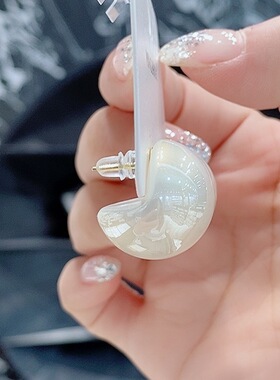 轻奢新款球面珠珠耳环