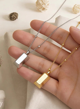 #爆款小金条#钛钢小金砖项链女款轻奢锁骨链