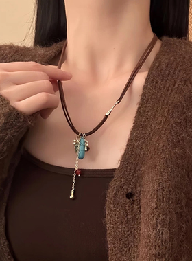 山沐手作「青昭原野」复古绿松石吊坠项链女2025新款秋冬颈链配饰