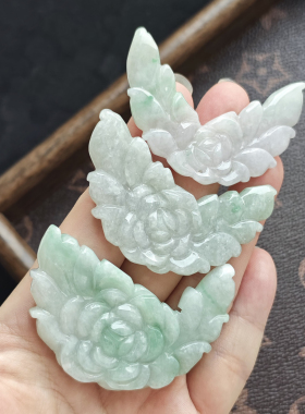 天然A货翡翠雕花牡丹玉璜吊坠