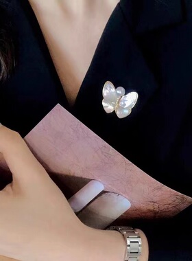 内有24款胸针，淡水真珍珠女新款花高档送礼大衣两戴国风蝴蝶