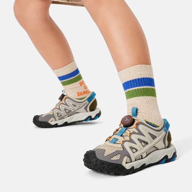 Li Ning boys and girls Baotou sandals hollow anti-collision summer soft-soled sports and leisure beach shoes YKUU002