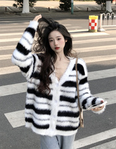 Large code Black and white striped Buffy Floss Coat Jacket Lady Autumn Winter V Collar Loose small Fragrant Wind Knit Cardiovert Blouse