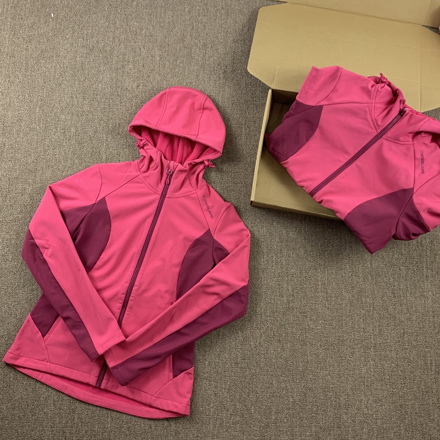 户外外套女士秋冬季夹克冲锋秋装防风防泼水软壳上衣梭织运动风衣,淘宝优惠券,粉丝福利购,淘宝优惠卷