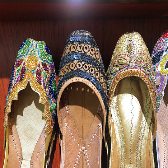 Pakistan, India and Afghanistan handmade heavy-duty pure sheepskin shoes, Indian and Pakistani ethnic style handmade shoes, beaded embroidered shoes