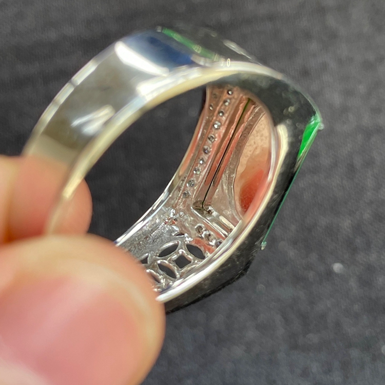 正阳绿方块马鞍指环种水细腻 18k金钻镶嵌男士戒指翡翠男款无裂纹 - 图2