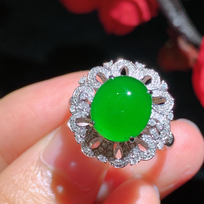 冰阳绿满色蛋面翡翠戒指 18k白金独特造型镶嵌南非钻石女士色均匀 - 图1