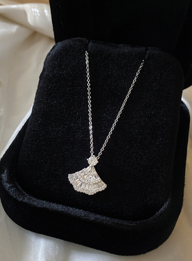 银色满钻裙摆吊坠项链配饰轻奢