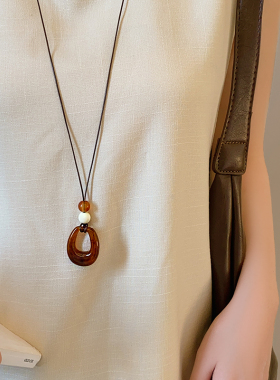 咖色几何镂空串珠项链日常百搭