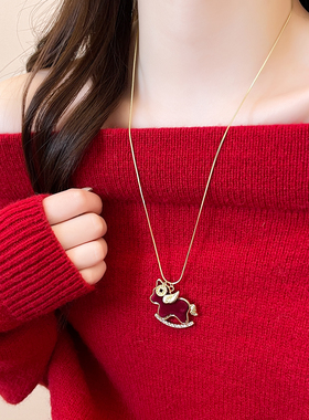 红色丝绒小马吊坠项链高级感配饰