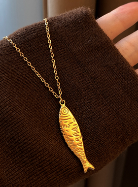 金色咸鱼翻身吊坠项链高级感配饰