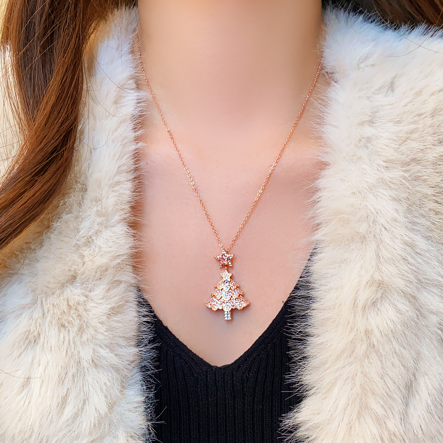 圣诞节粉色锆石树吊坠项链女秋冬配饰品轻奢高级感毛衣链2025新款,淘宝优惠券,粉丝福利购,淘宝优惠卷
