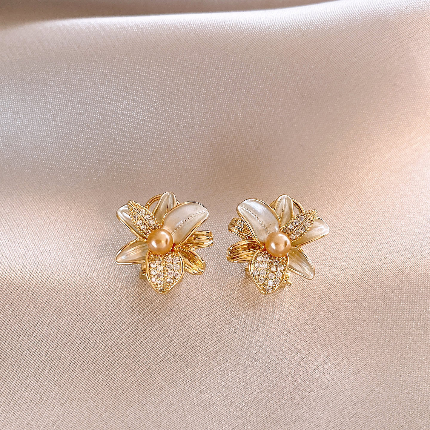 金色微镶花朵珍珠耳环女轻奢高级感耳钉适合冬天的耳饰品漂亮独特,淘宝优惠券,粉丝福利购,淘宝优惠卷