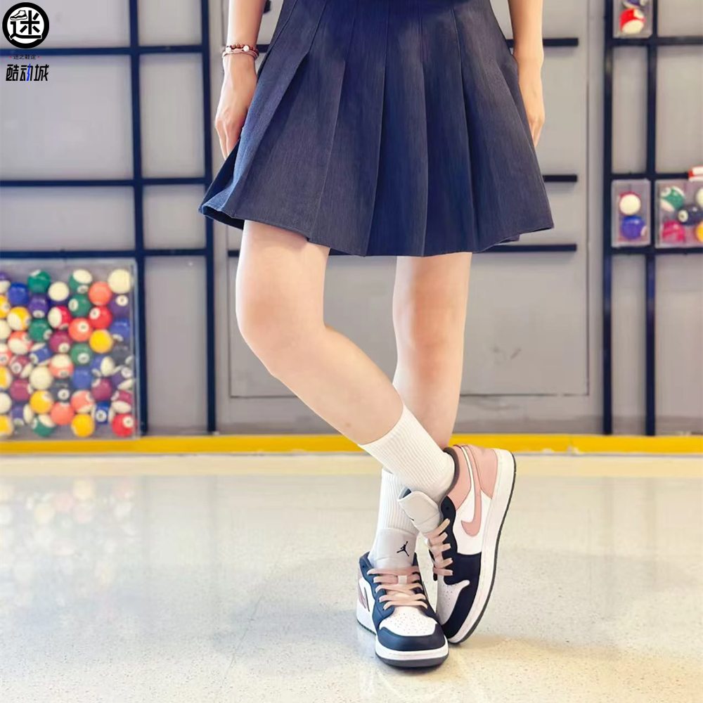 球鞋定制 Jordan Air Jordan 1 'Iron Grey'黑粉女子低帮百搭板鞋,淘宝优惠券,粉丝福利购,淘宝优惠卷