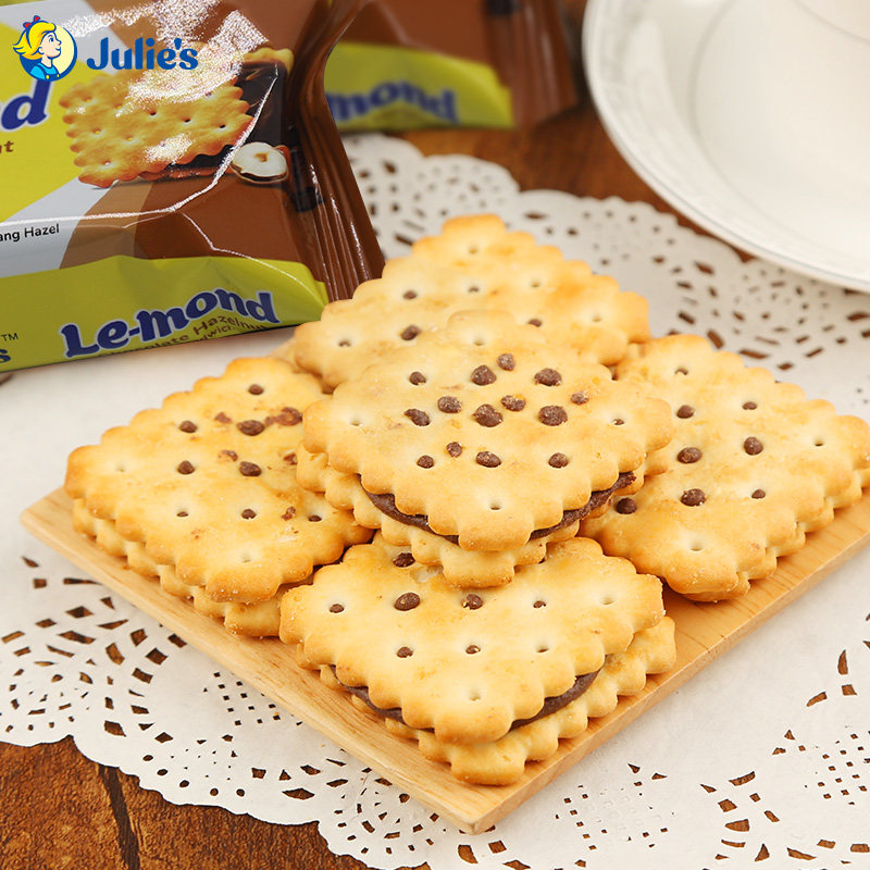 马来西亚原装进口julies茱蒂丝巧克力味榛果夹心180g饼干零食