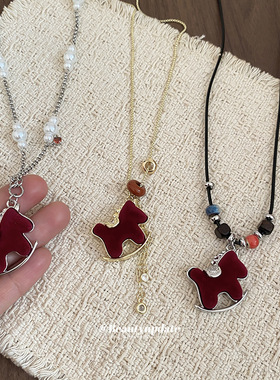 红色植绒锆石小马项链本命年复古气质百搭毛衣链轻奢高级感颈链女