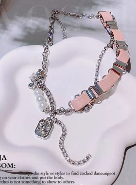 粉色皮革方糖水晶挂坠蝴蝶结珍珠