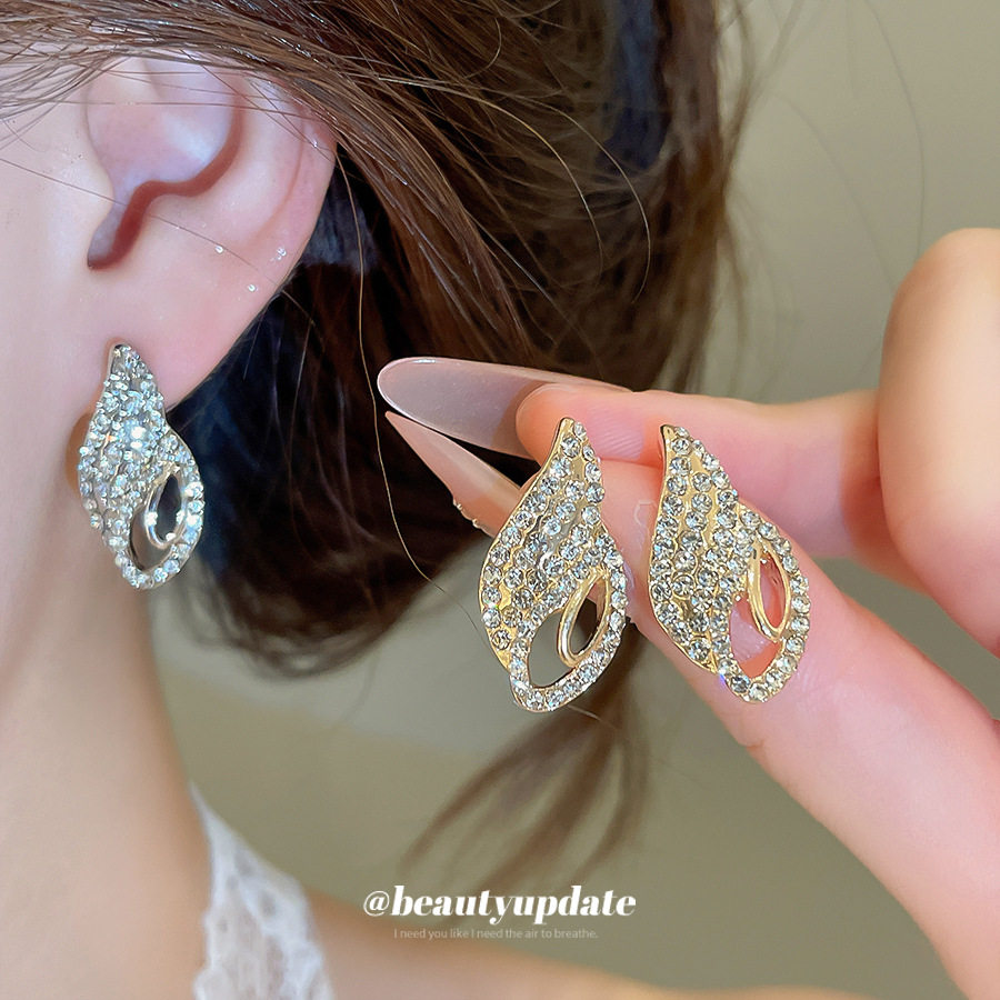 European and American cross-border diamond-encrusted oval earrings, rings, bracelets, necklaces, light luxury and high-end niche clavicle chain jewelry sets