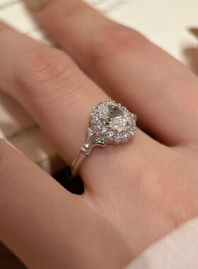 千金感爆闪鸽子蛋捧花设计莫桑石