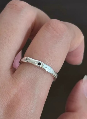 黑白双子星」波浪设计窄边小银戒