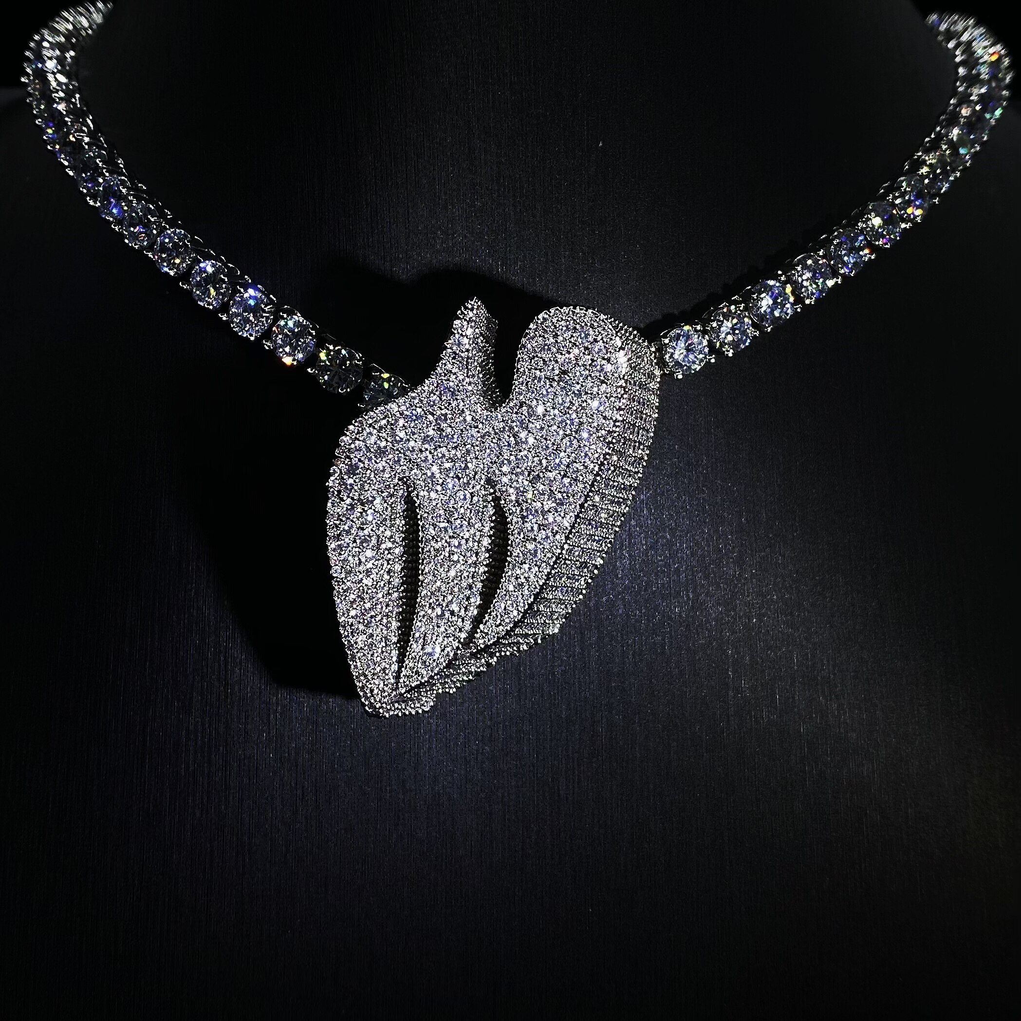 Mr.Blingggggg European and American hip-hop jewelry Kanye's same three-dimensional diamond-shaped flying swallow-shaped tennis necklace
