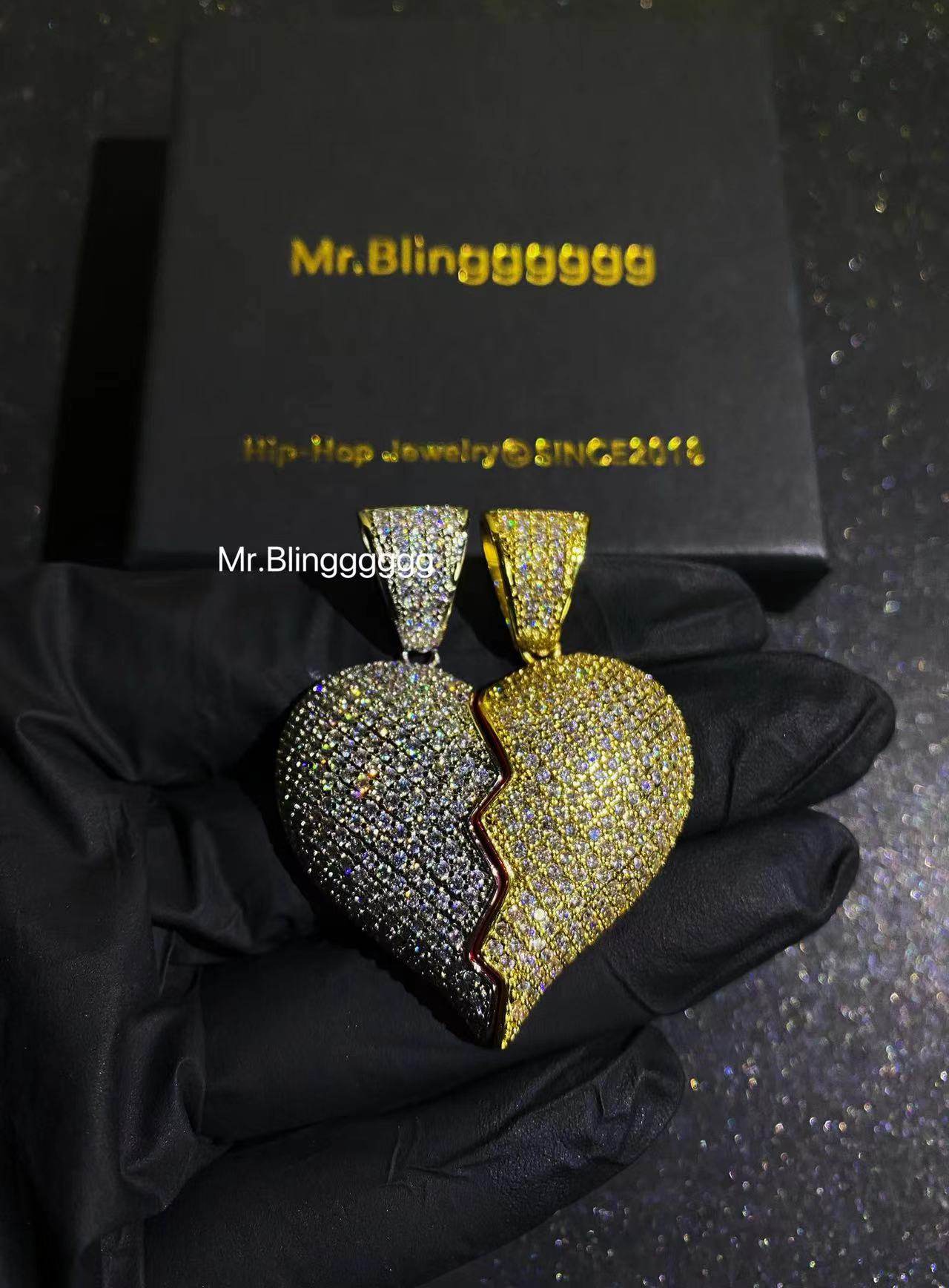 Mr.Blingggggg European and American hip-hop jewelry full of diamonds for couples red splicable magnet love heartbreak pendant