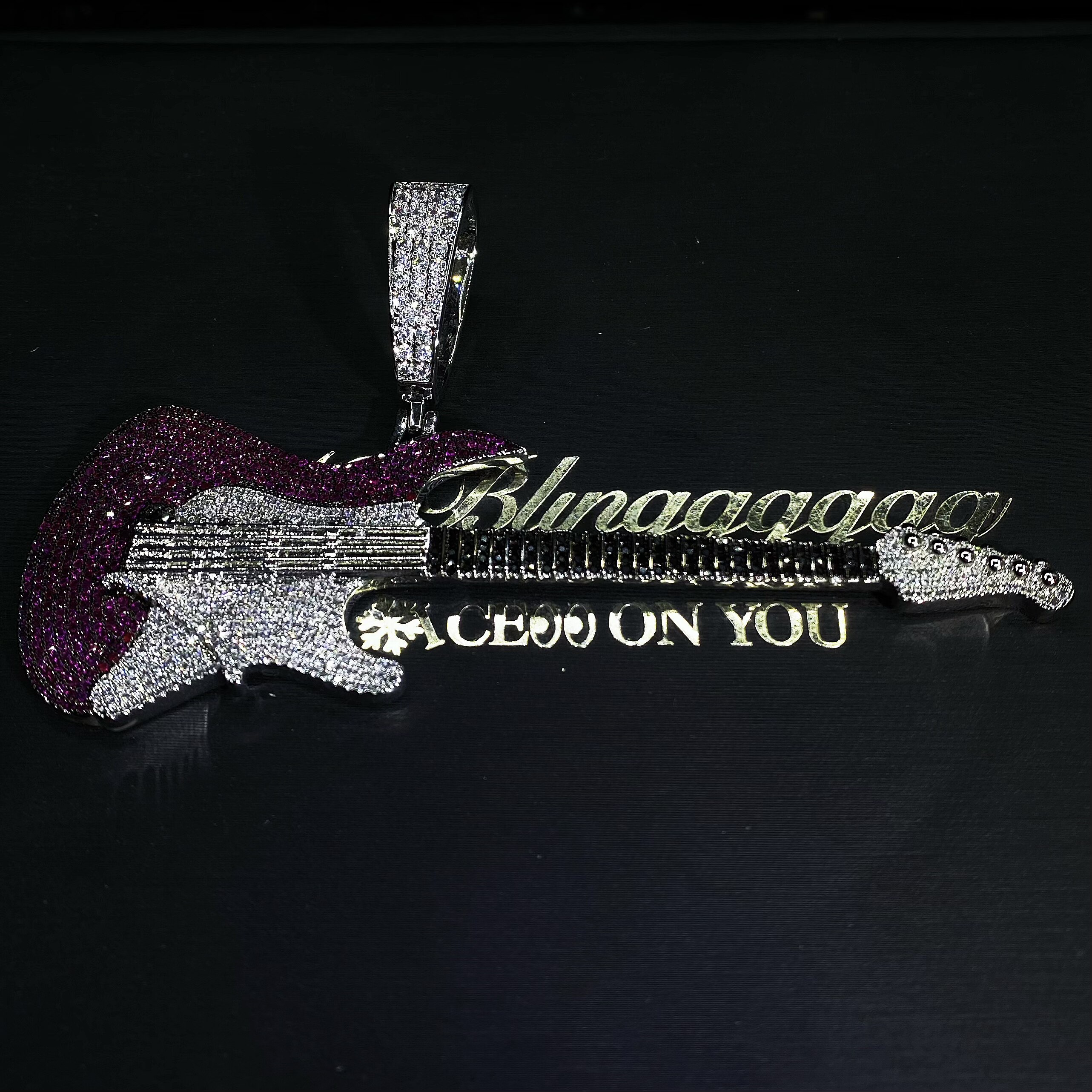 Mr.Blingggggg European and American hip-hop diamond-filled colorful rock style couple style jazz rap guitar pendant