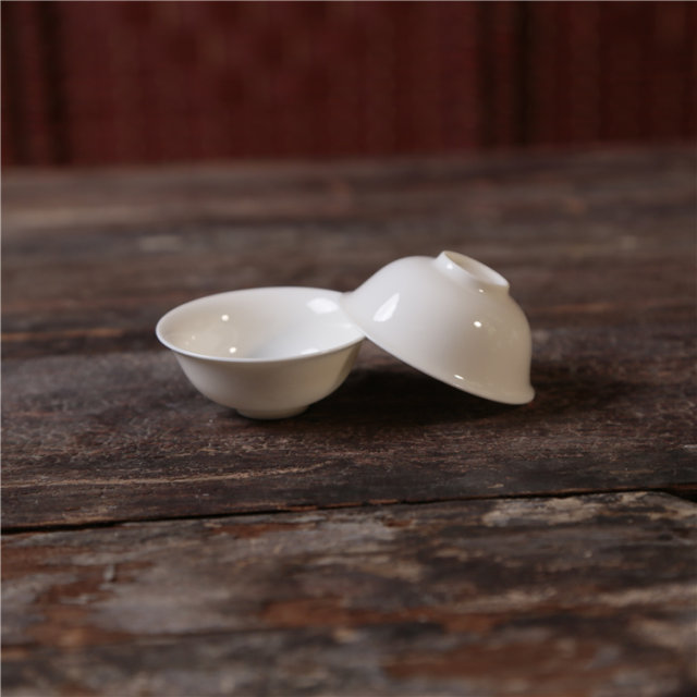 Chaozhou Kung Fu ຊາຕັ້ງກະດູກ jade porcelain ຊາຈອກຊາຈອກເຊລາມິກບໍລິສຸດຈອກຊາຮ້ານທົດສອບຈອກຄົວເຮືອນຂະຫນາດນ້ອຍກັບຄືນໄປບ່ອນປາກຈອກຊາ