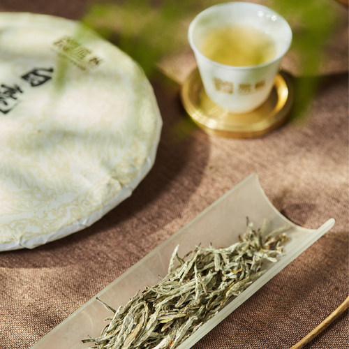正宗福鼎白茶全芽明前2022年高山白毫银针白茶饼日晒高山茶叶300g - 图0