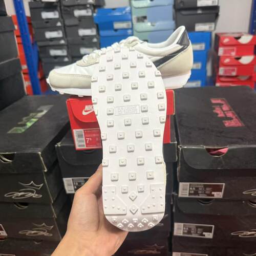 NIKE DAYBREAK 女子华夫经典复古低帮运动休闲鞋 CK2351-111 - 图3