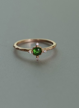 明亮色彩。S925银镀金绿色锆石十字星芒细戒指环日系简约精致个性