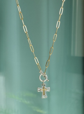 凡事冷处理。复古金银撞色链条拼接OT扣十字架吊坠项链时髦高级