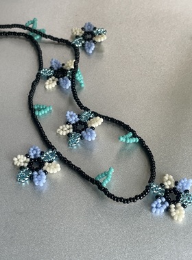 夏日氛围。可爱彩色花朵黑白蓝撞色吊坠进口米珠项链时髦清新个性