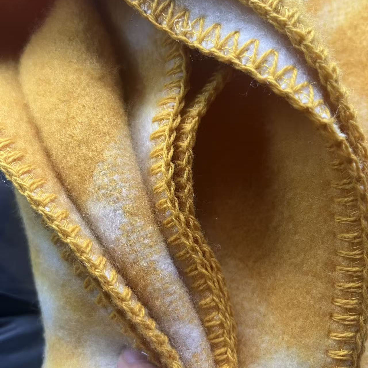 轻奢粉色羊绒格子柔软亲肤围巾黑白英伦格子双面双色羊毛黄色披肩