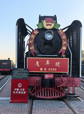 大型复古蒸汽火车头模型定制