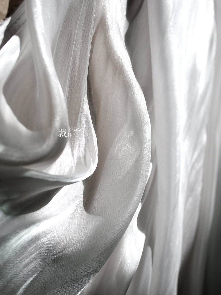 液态水光布料神仙水晶丝缎布黑白丝礼服婚纱光泽亮面设计师面料-图1