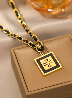 欧美钛钢不掉色锁骨链黑色编织项链轻奢小众设计复古方牌皮质颈链