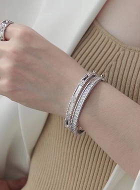 纯银925手镯经典四叶草经典银手镯时尚年轻小众搭配叠戴生日礼物