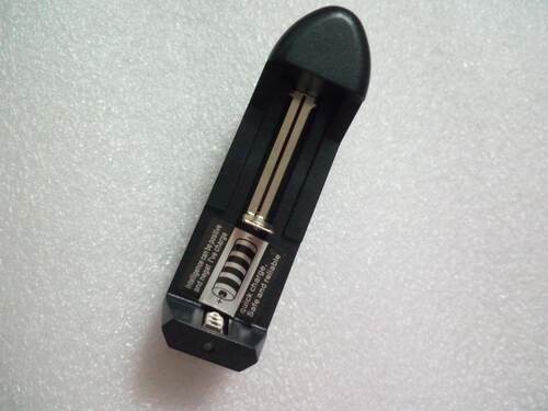 18650锂电池充电器强光手电筒4.2V3.7V14500座充16340充好自停 - 图1