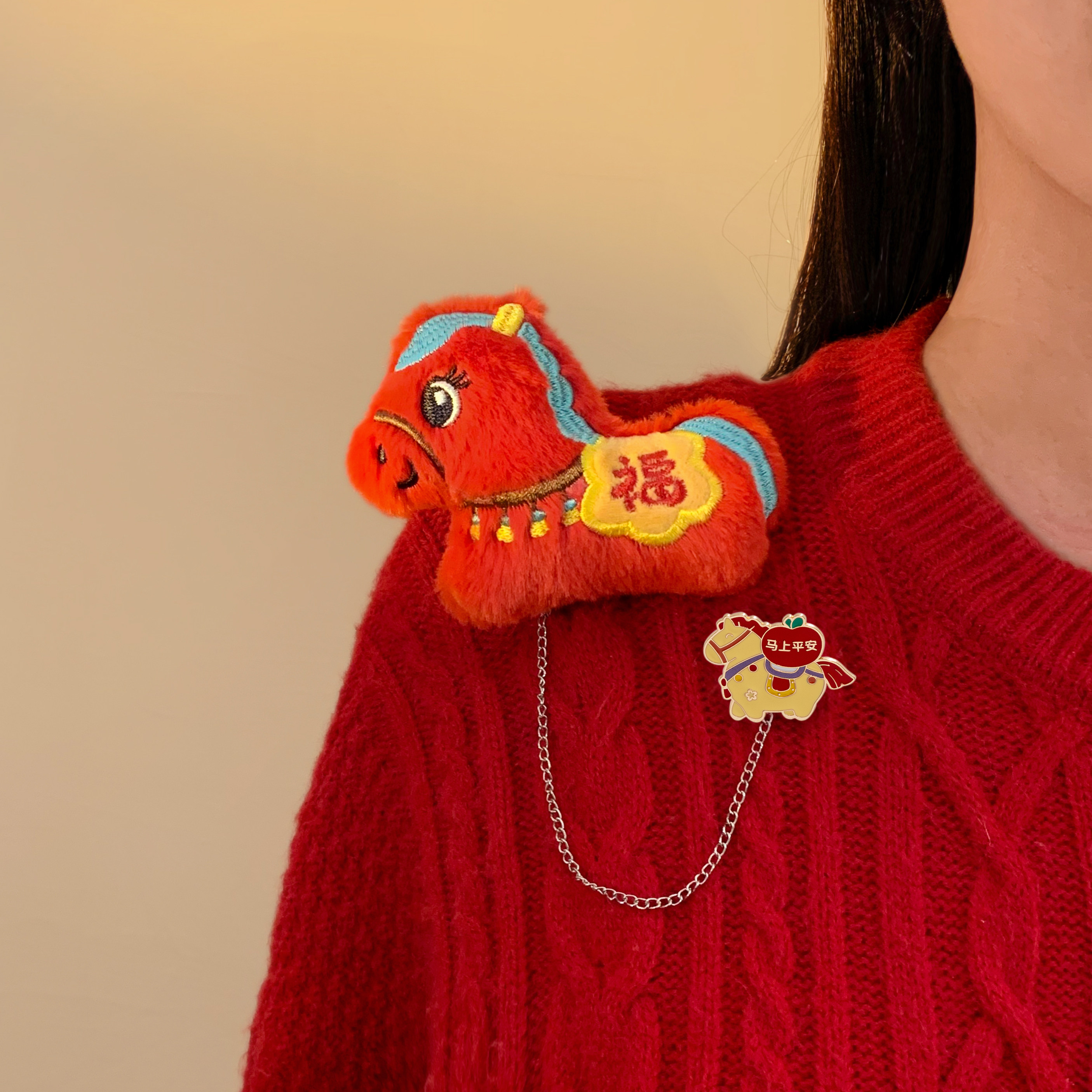 马年新年锦鲤毛绒胸针公仔中国风别针挂件本命年春节衣服包配饰品,淘宝优惠券,粉丝福利购,淘宝优惠卷