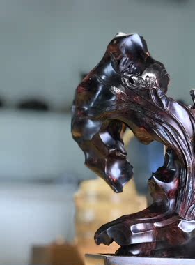 （已结缘）海南黄花梨帝王紫玻璃底留疤兰花摆件