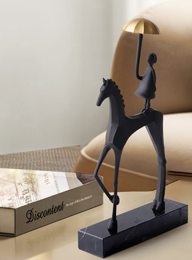 高级感玄关客厅摆件轻奢高档雕塑马酒柜电视柜办公室桌面软装