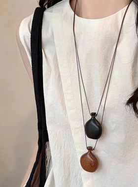 ins冷淡风木质酒壶项链设计感颈链长款脖子配饰复古百搭毛衣链女
