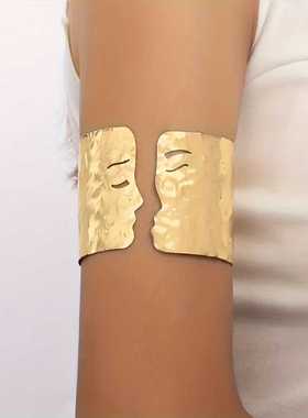 捶打纹设计简约风格金属臂环简约佩戴夸张金色人脸人像面孔臂环