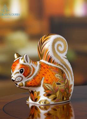 RoyalCrownDerby室内秋日松鼠
