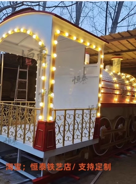 圣诞节礼物圣诞树火车头模型网红打卡景区拍照摆件铁大型背景装饰