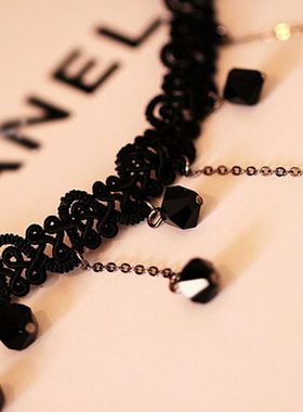 克拉恋人优雅黑色蕾丝水滴坠项链